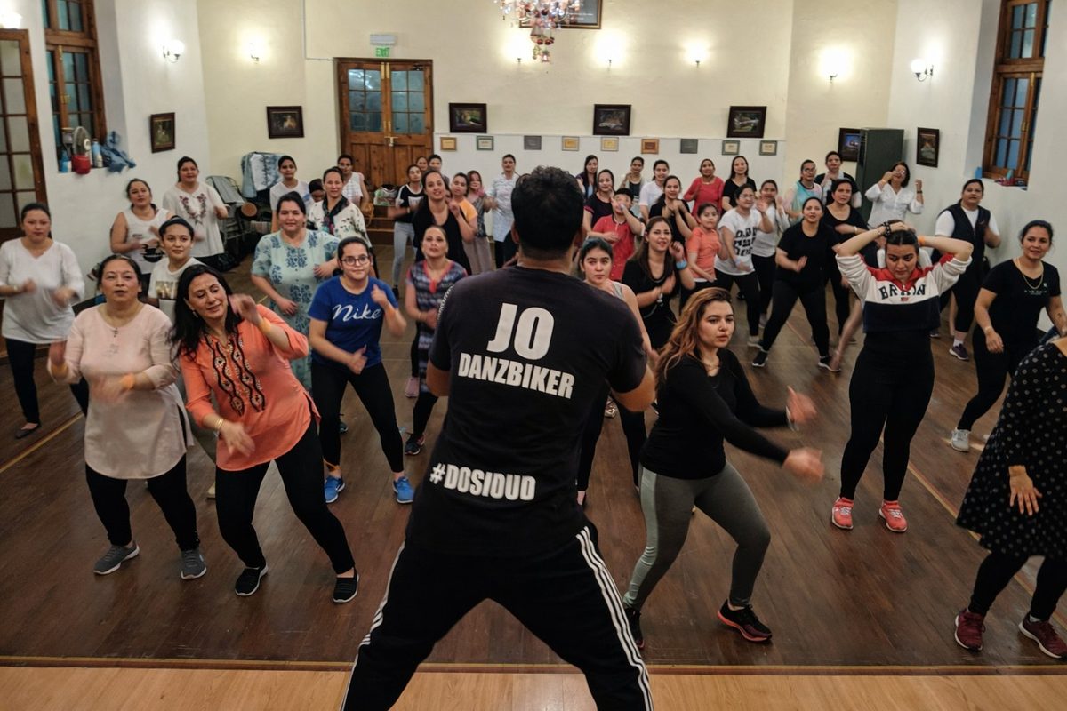 Jothi conducting dance fitness class